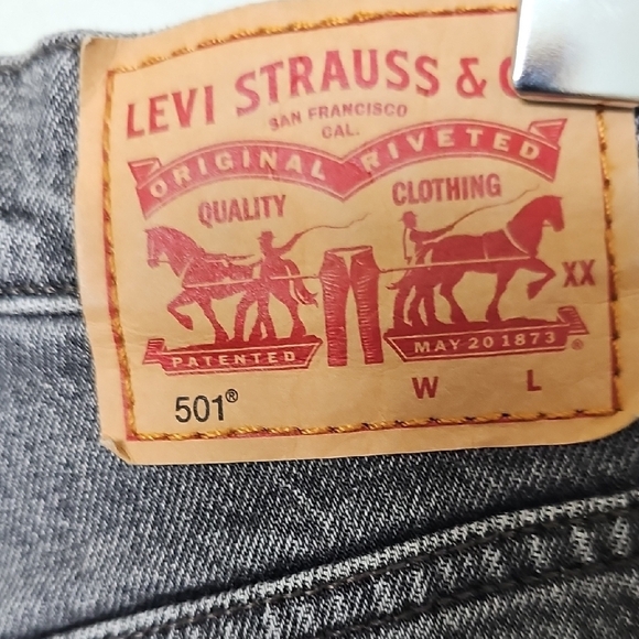 Levi's 501 Size 29 Button Fly Festival VSCO Black Denim Cut Off Women's Shorts - Picture 5 of 11